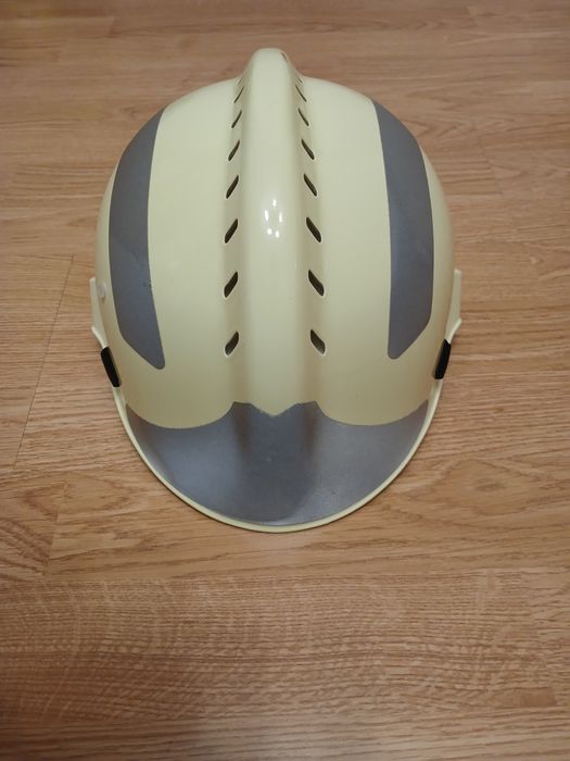 Пожарная защитная каска