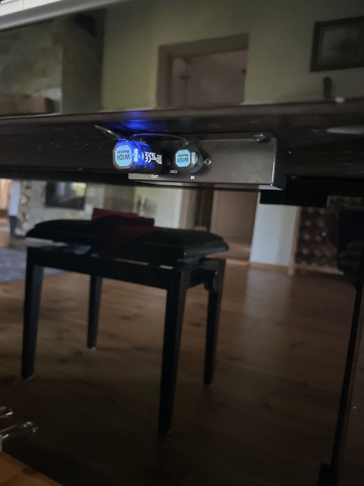 Pianino Yamaha MX100B Disklavier system.