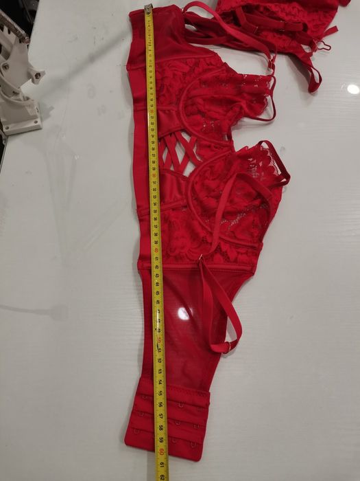 Комплект белья лифчик стринги бикини пояс чулки