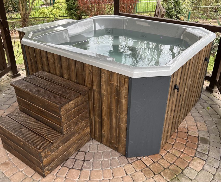 Jacuzzi ogrodowe 5-6 osobowe.