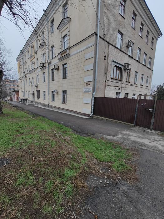 Продам 1 комнатная квартира метро Вокзальная (Южный Вокзал).Недорого!