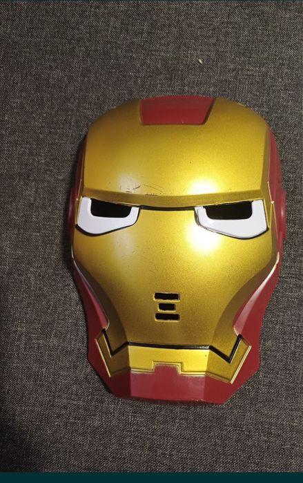 Маска залізна людина