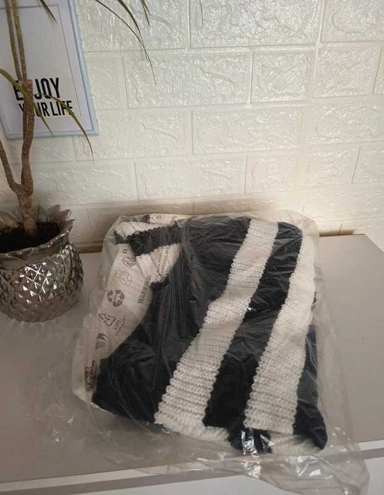 Sweter damski w paski L, nowy
