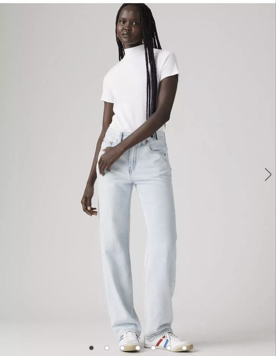 У наявності джинси Levis , розмір 28