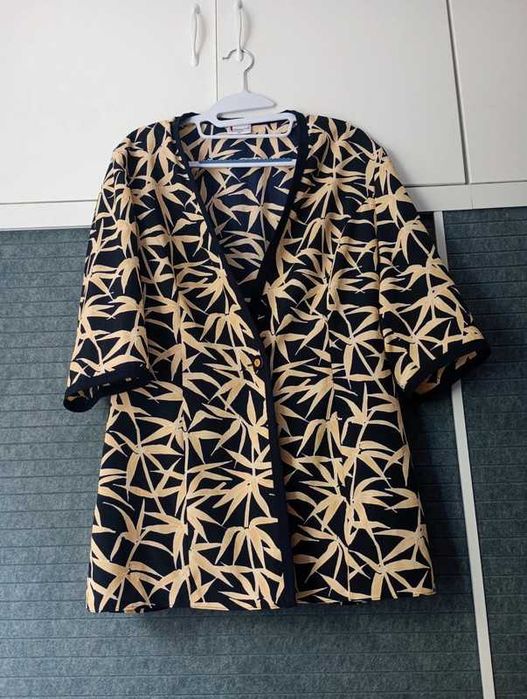Kimono z motywem roślinnym