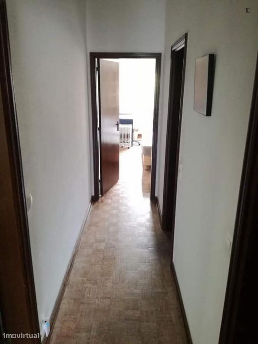 Apartamento com 5 quartos - localizado em Entrecampos Lisbon