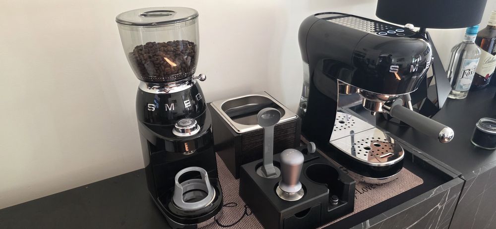 Maquina café e moinho Smeg