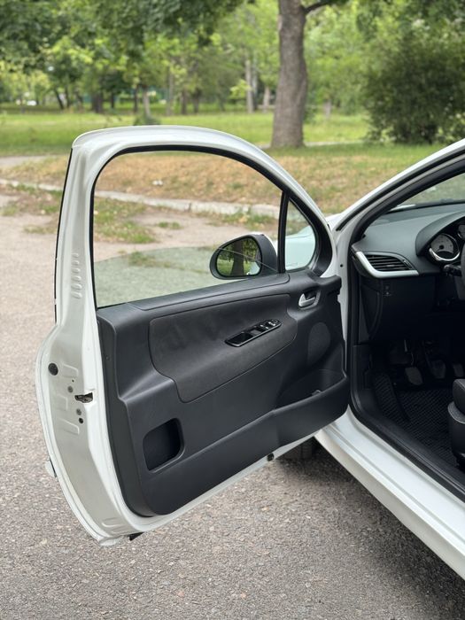Peugeot 207 2011г.в