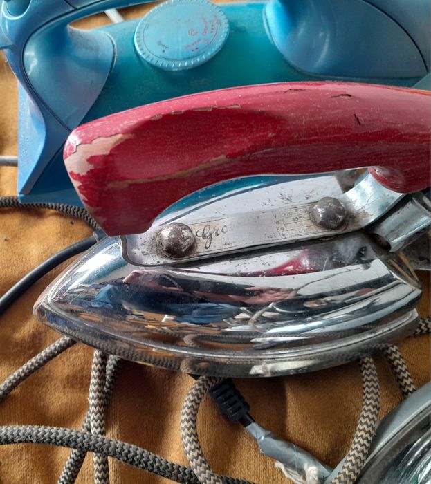 Ferros de engomar antigos a funcionar