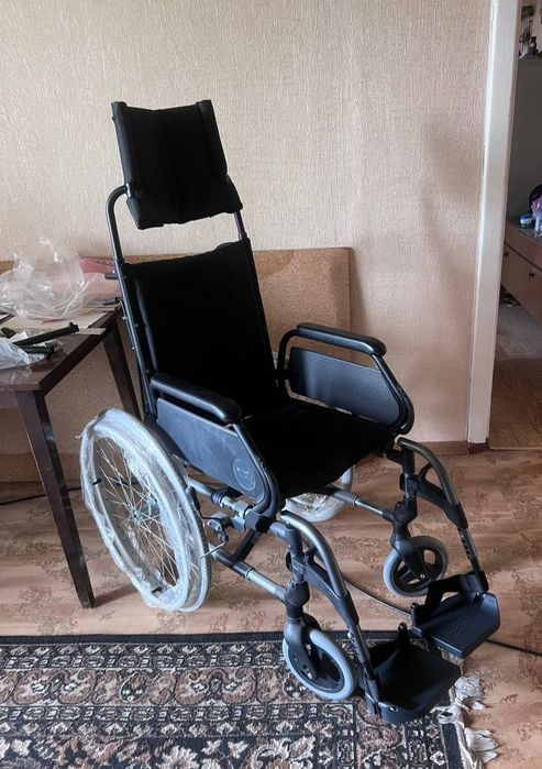 Крісло інвалідне с підголовником