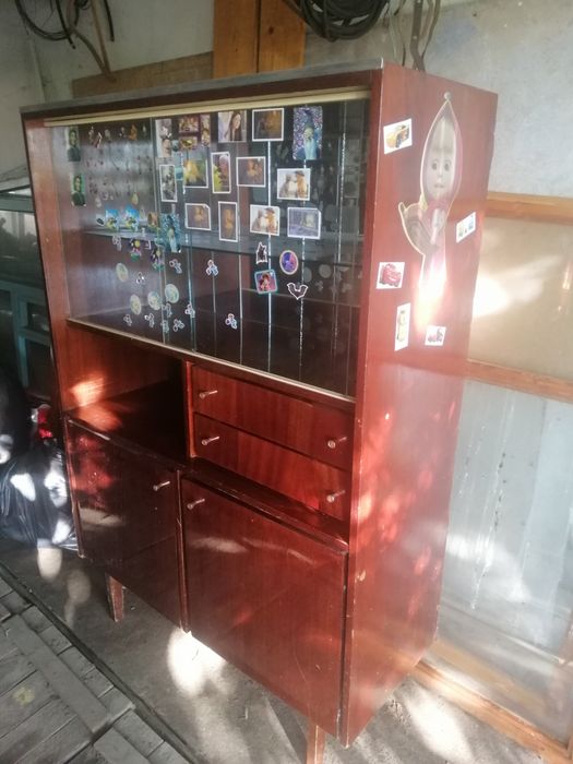 Сервант лакированный