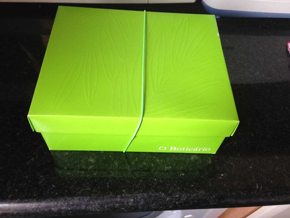 caixinha verde para costura