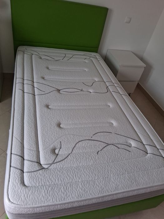 Cama completa – Cabeceira + Sommier + Colchão (Semi-novo)