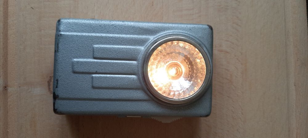 Stara latarka prl działająca z baterią PRL Zabytek