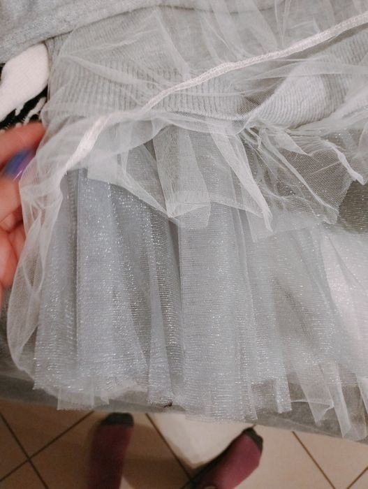 Sweter z ozdobnym tiulem