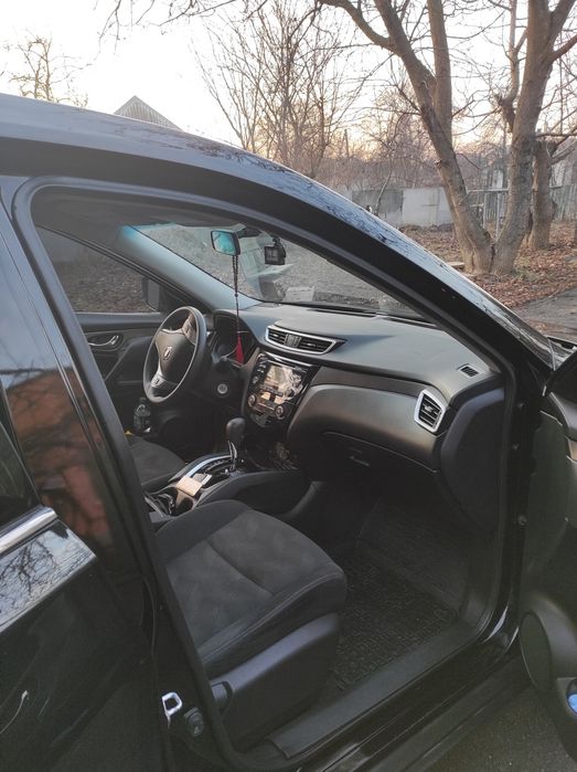 Nissan Rogue 2016 года, первая регистрация первый владелец в мае.