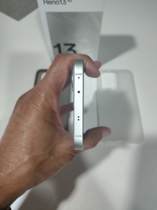 OPPO Reno 13 5G – 256 GB | 12 GB RAM | Como Novo | Garantia até 05/2028