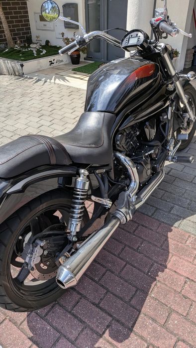 Mota Hyosung 650GV Cruiser, estilo Harley