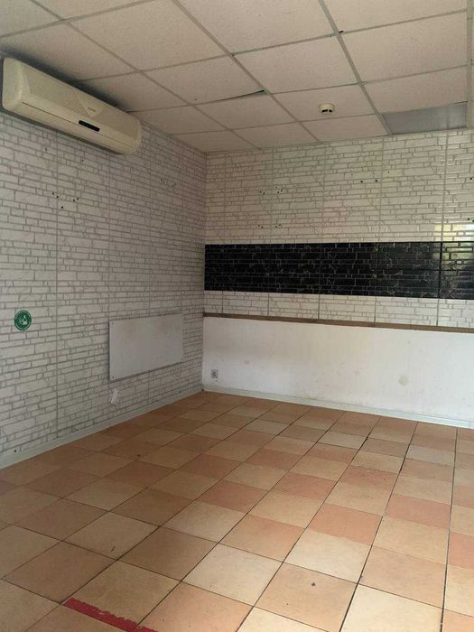 Продаж фасадного приміщення, р-н Жадова