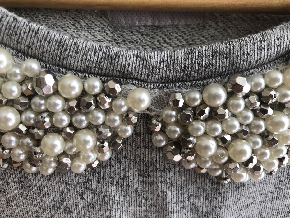 Szara bluza z ozdobnym kołnierzykiem w rozmiarze S/36 marki reserved