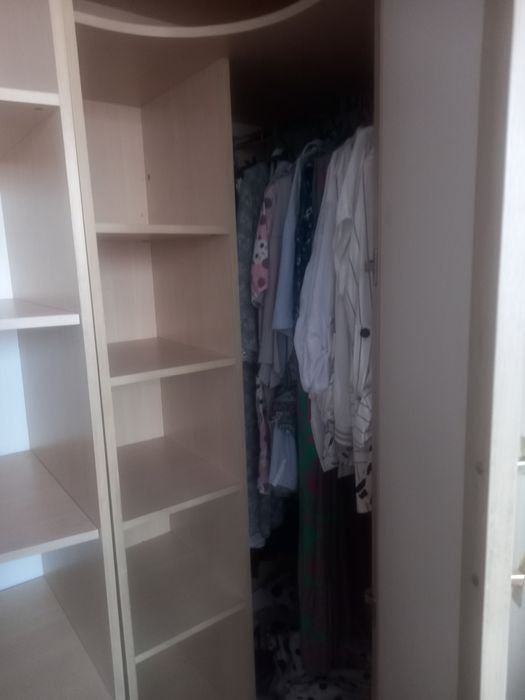 Продам угловой шкаф