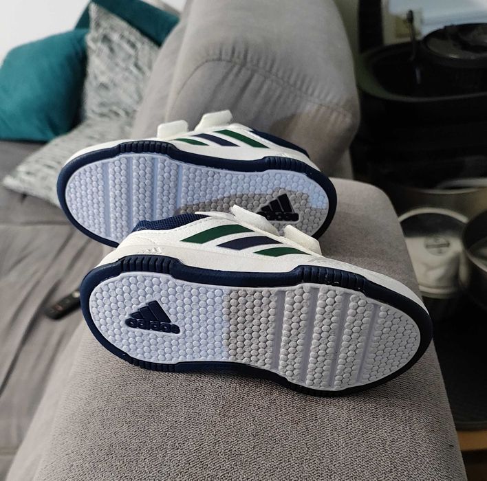 Adidas tamanho 23.5