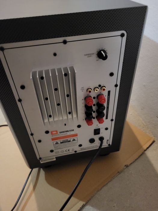 JBL SUB 200 subwoofer