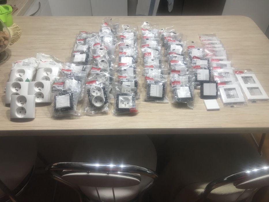 Wyłącznik  gniazdo ramka Legrand