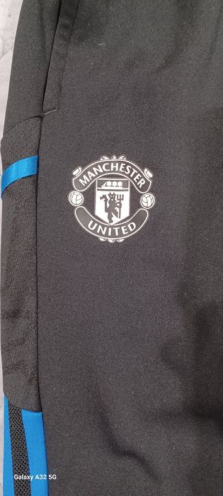 Spodnie Adidas Manchester United.