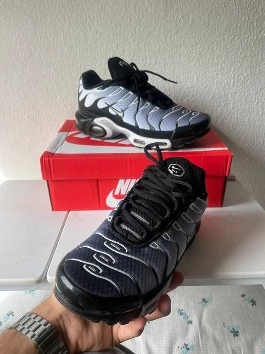 Air_Max_TN_Czarny R.42