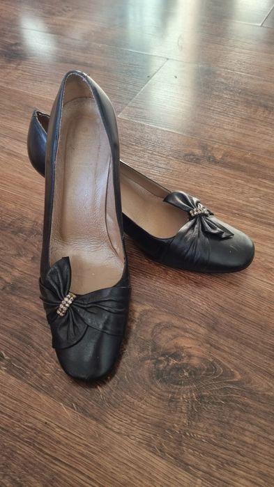 Buty na małym obcasie