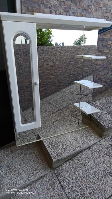 Espelho de WC com parteleiras