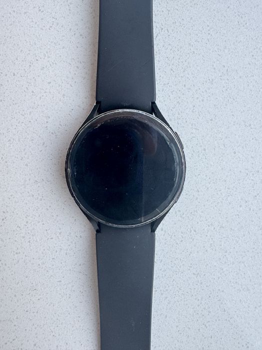 Продаю Samsung Galaxy Watch 4