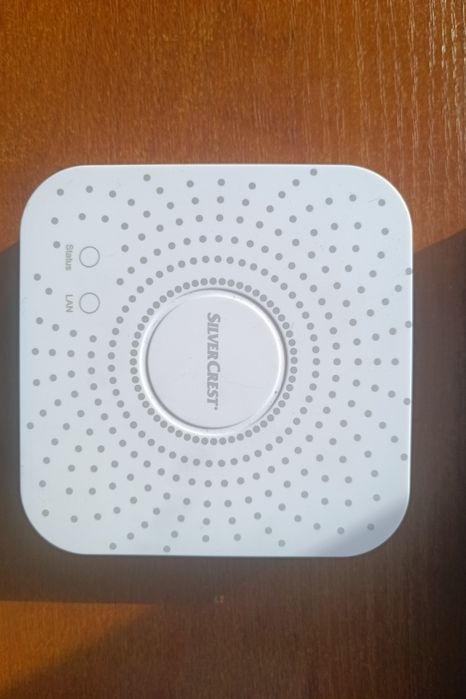 Bramka Lidl silvercrest zigbee LAN i 3 żarówki led z czego 2 nowe.