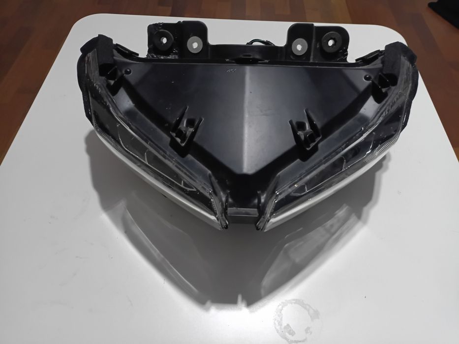 Lampa przód honda  16-23 CBR 650  bak silnik RH01E
