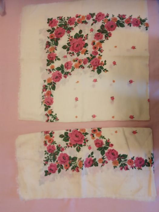 продам    платки , фартуки