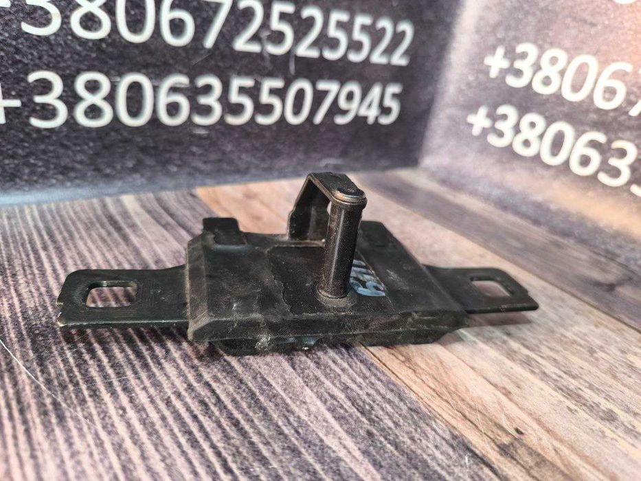 Скоба замок кришки багажника ляди Audi E-Tron 8W9827507A