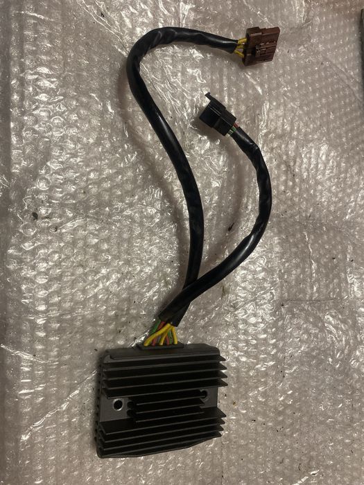 Peugeot Satelis 125 regulator napięcia B905