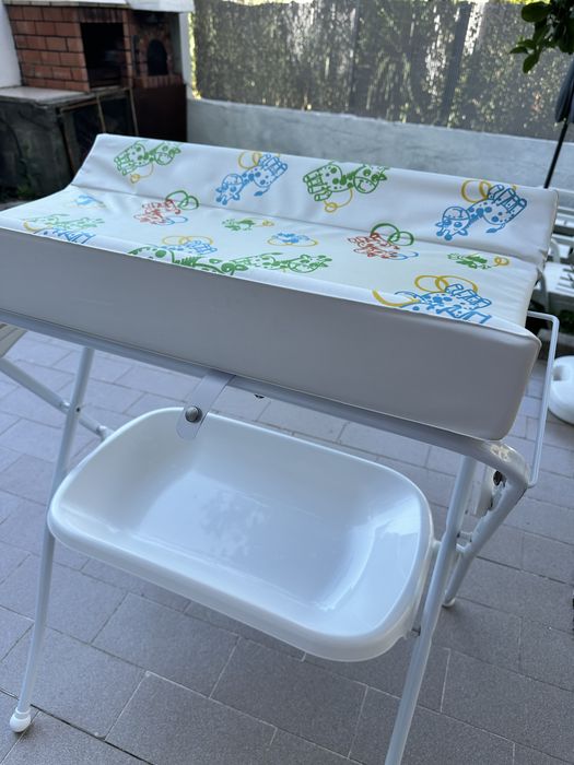 Banheira e trocador para bebé