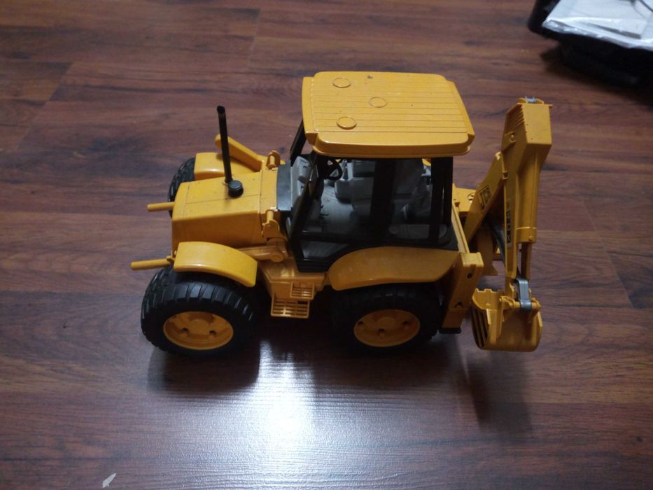 koparka jcb 4cx bruder