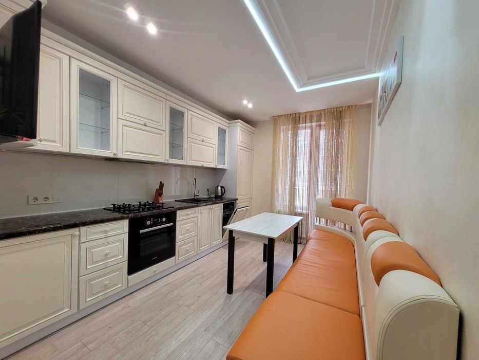 Новобуд з джакузі подобово.  Ближній центр, вул. Кн. Ольги, аквапарк