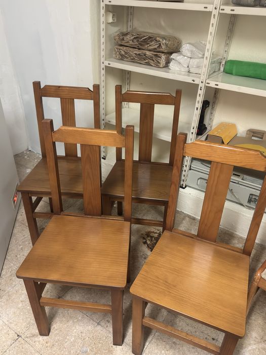 Vendo 4 cadeiras de madeira