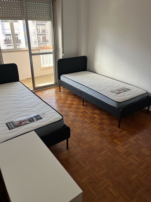 Quarto duplo e 2 casas de banho em Queluz