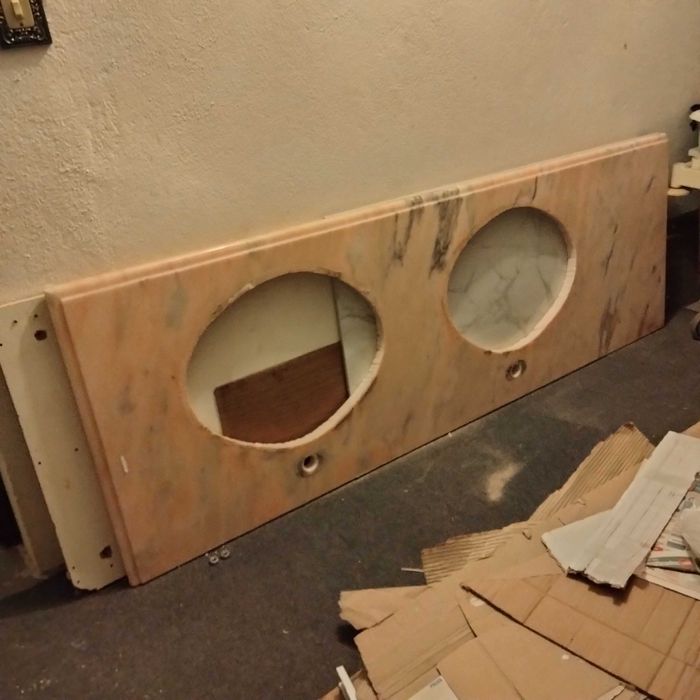 Vendo 1 pia de banheiro em mármore rosê com 2 cubas rosas