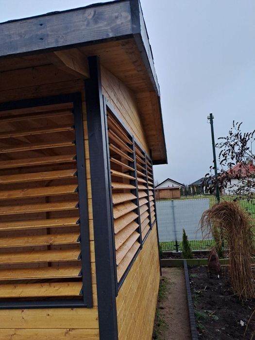 Domek drewniany z altaną