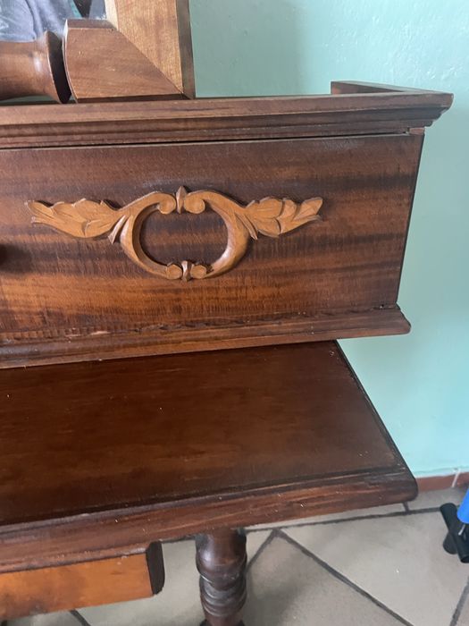 Komplet mebelek stolik, szafka wisząca , lustro