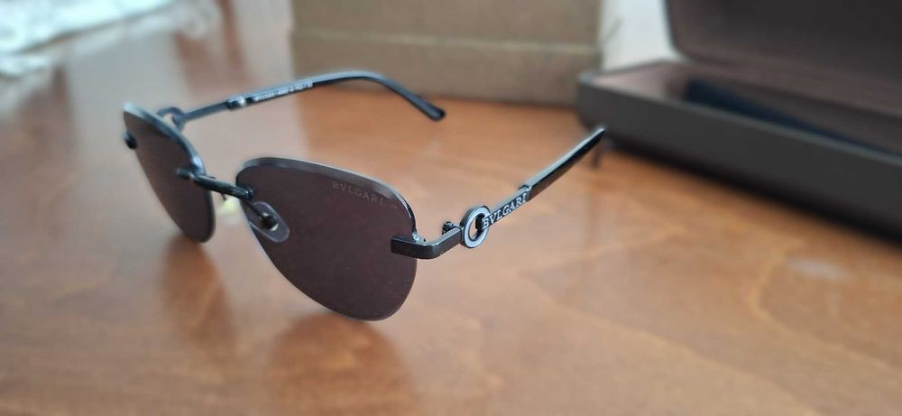 Okulary przeciwsłoneczne Bvlgari z pudełkiem