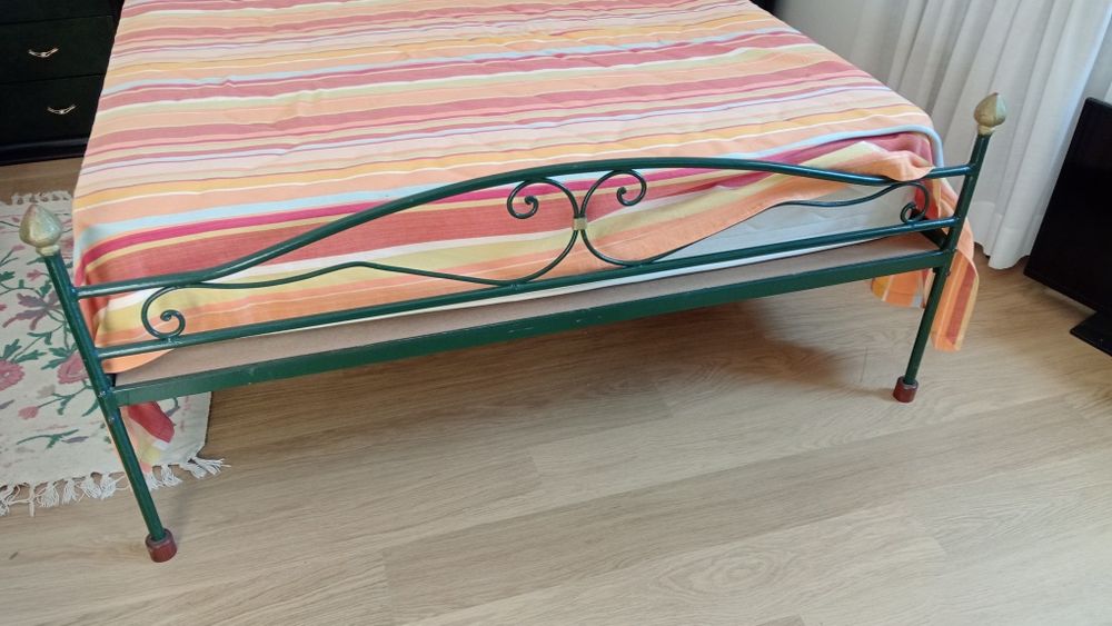 Cama de Casal de Ferro usada