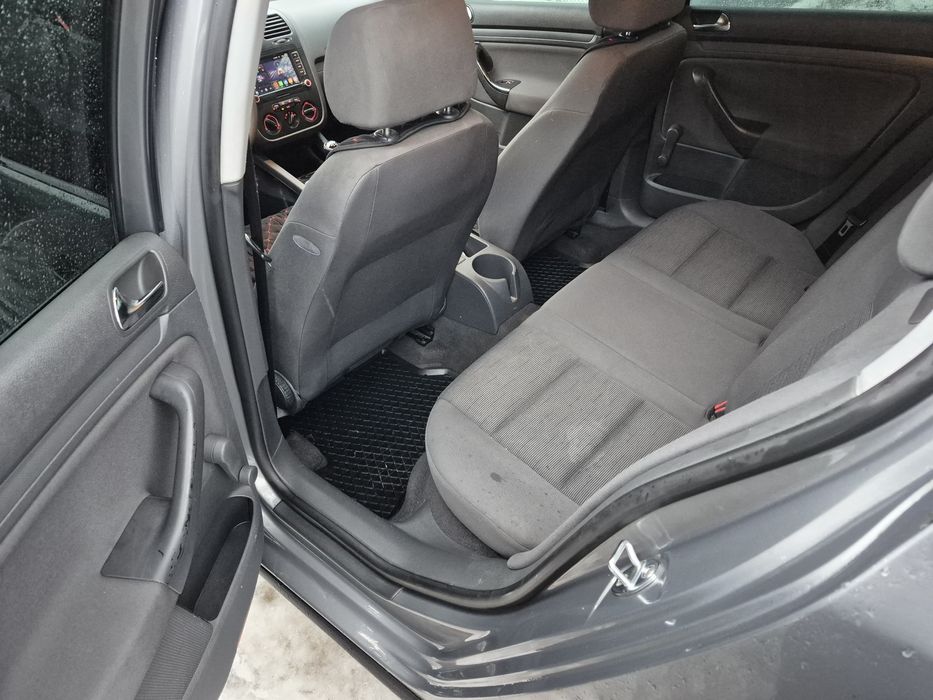 В продаже гольф пятый