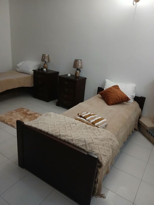 Quarto grande partilhado em corroios